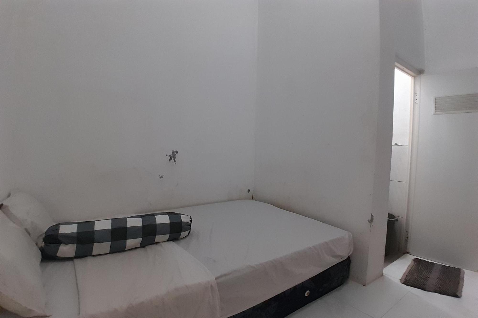 Spot On 93410 Wisma Bintang Jepara Bagian luar foto