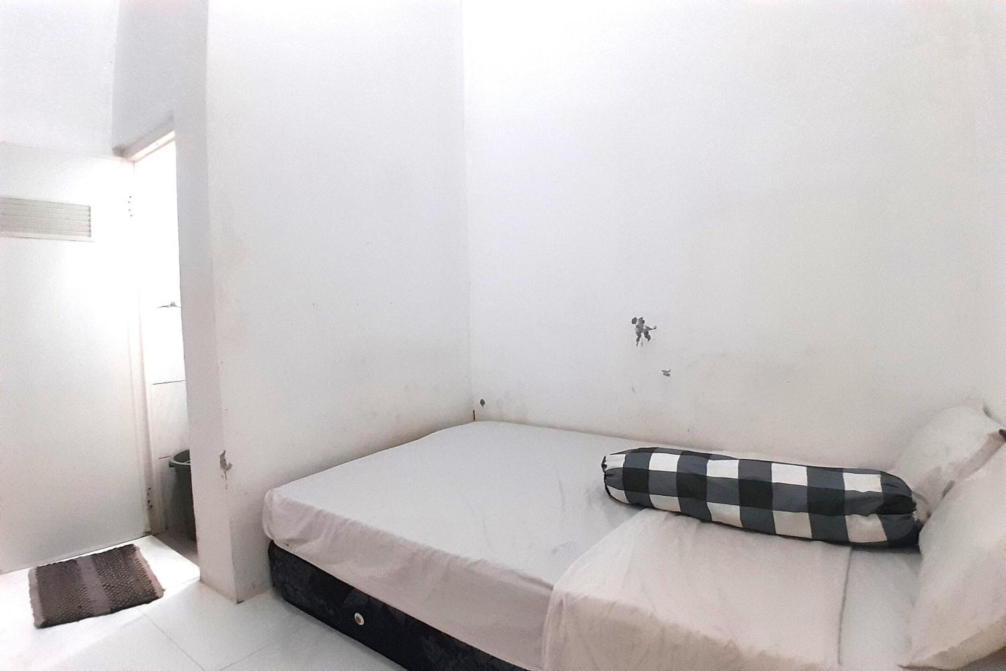 Spot On 93410 Wisma Bintang Jepara Bagian luar foto